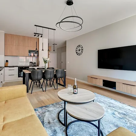 Doki Living By Blue Mandarin Parking & Foodhall Gdansk Room photo