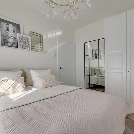 Doki Living By Blue Mandarin Parking & Foodhall Gdansk Room photo