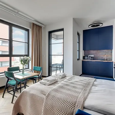 Doki Living By Blue Mandarin Parking & Foodhall Gdansk Room photo