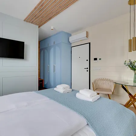 Doki Living By Blue Mandarin Parking & Foodhall Gdansk Room photo