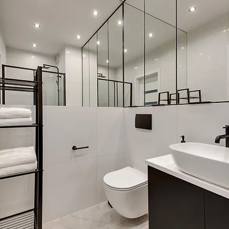 Doki Living By Blue Mandarin Parking & Foodhall Gdansk Room photo