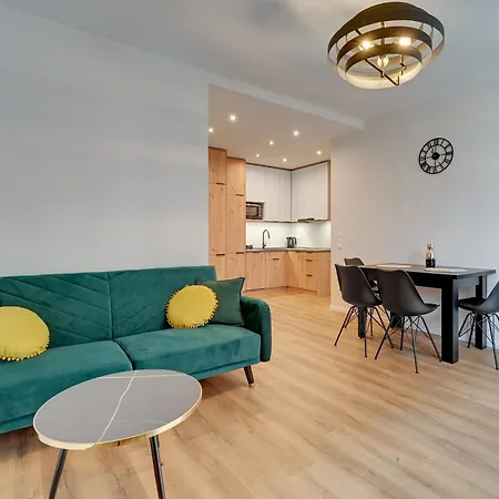 Doki Living By Blue Mandarin Parking & Foodhall Gdansk Room photo