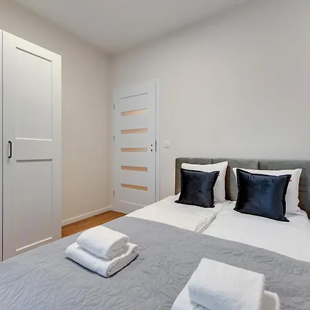 Doki Living By Blue Mandarin Parking & Foodhall Gdansk Room photo