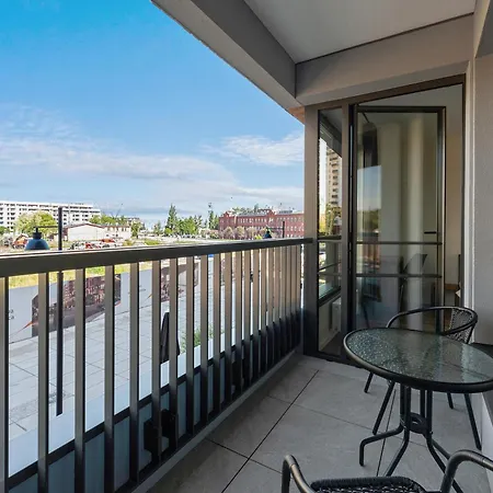 Doki Living By Blue Mandarin Parking & Foodhall Gdansk Room photo
