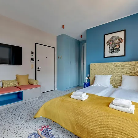 Doki Living By Blue Mandarin Parking & Foodhall Gdansk Room photo
