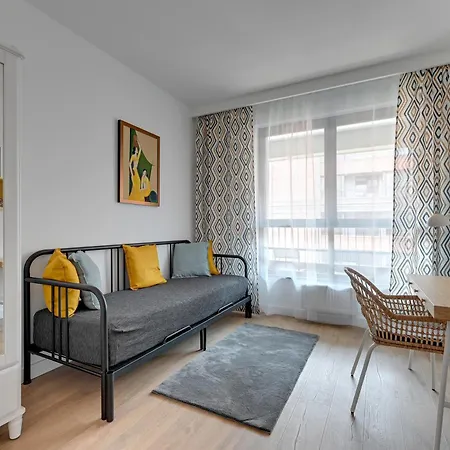 Doki Living By Blue Mandarin Parking & Foodhall Gdansk Room photo