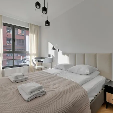 Doki Living By Blue Mandarin Parking & Foodhall Gdansk Room photo