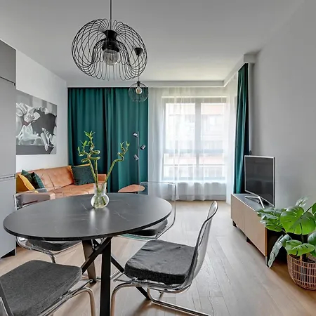 Doki Living By Blue Mandarin Parking & Foodhall Gdansk Room photo