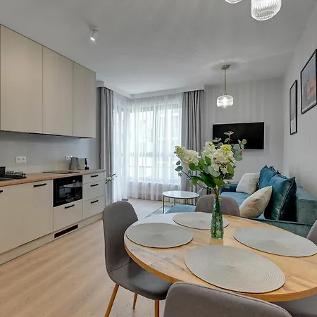 Doki Living By Blue Mandarin Parking & Foodhall Gdansk Room photo